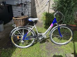 Schönes Damen Velo mit Korb, perfekt für den Sommer!