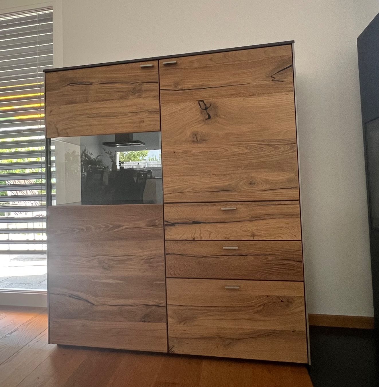 Commodes: Venjakob Highboard mit indirekter Beleuchtung – D'occasion à Zuchwil par bliblofy