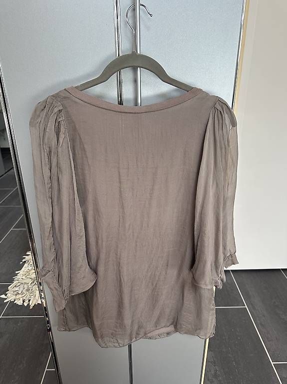 T-Shirts: Luftiges zweilagiges Shirt  – Gebraucht aus Bazenheid von ManilaGrace 1