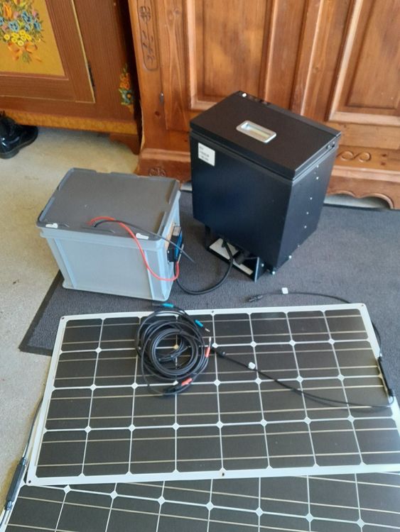 Camping Kühlschrank 12 Volt mit Lifepo4 und Solarpanel 100 W Kaufen auf Ricardo
