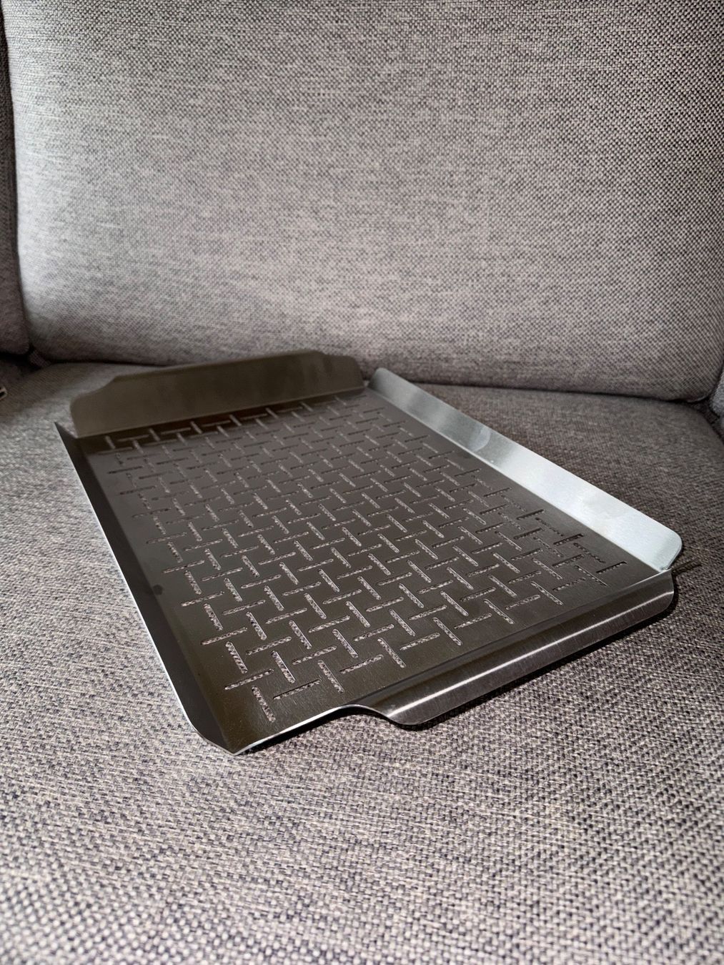 Servierplatten: Serviertablet Rechaud Blech Servierplatte Metall perforiert – Gebraucht aus Aesch ZH von Goonies_1 1