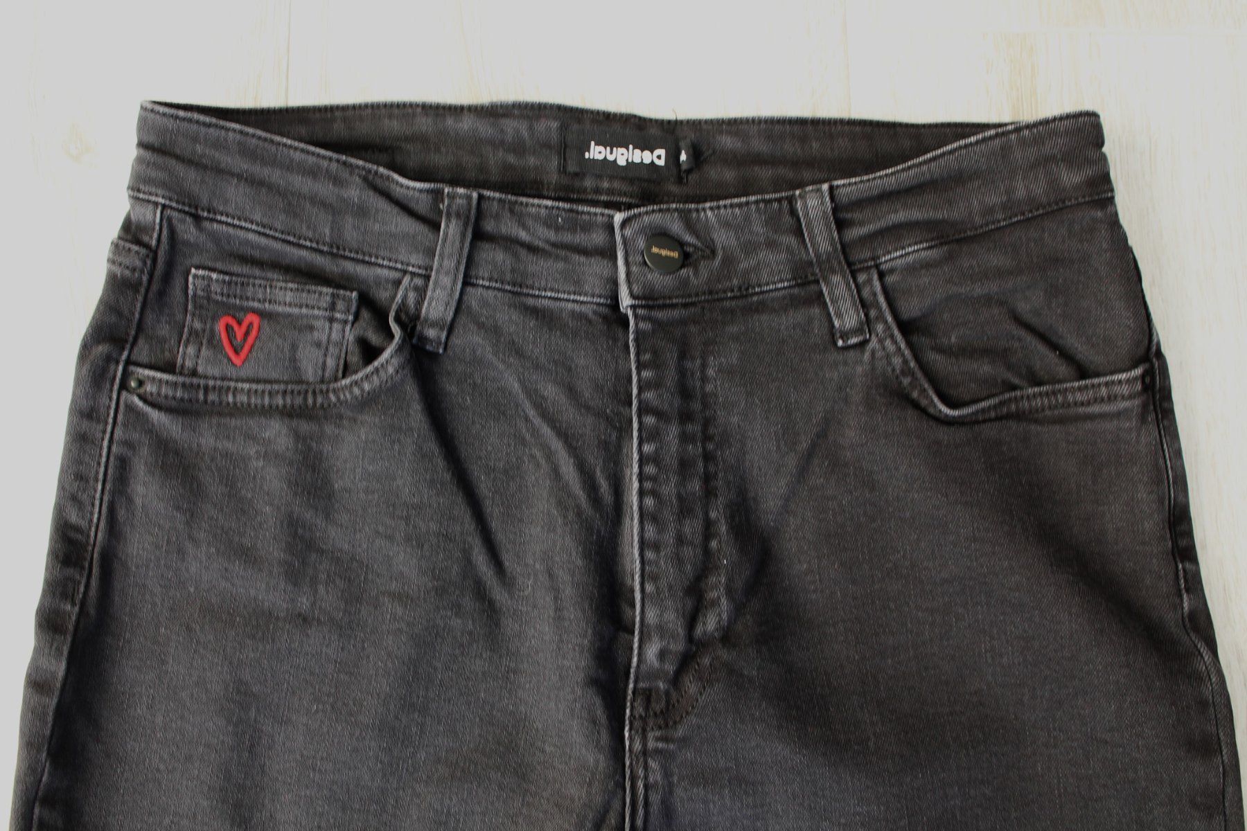 Desigual Pantaloni: Pantalon DESIGUAL 42 – Usato da Chez-le-Bart venduto da jasse 1