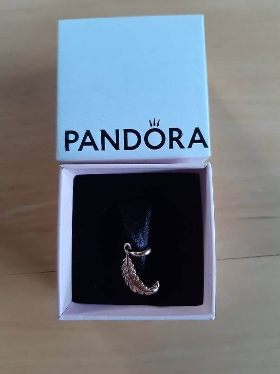 Ciondoli: Pandora Charm Feder – Usato da Burgdorf venduto da sik_mz9x 1