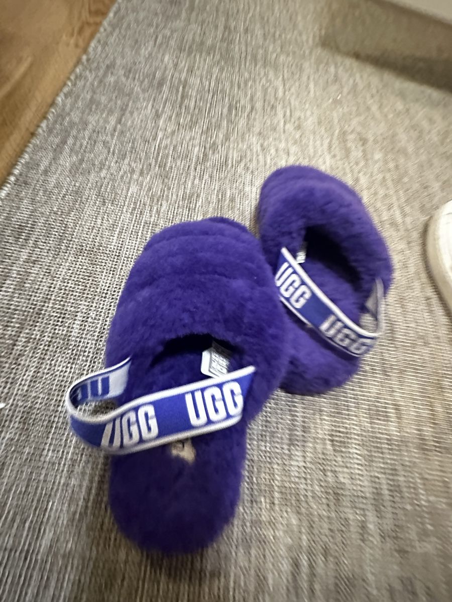 Ugg Scarpe da donna: UGG Fluffy Purple Slides Size EU – Nuovo (secondo la descrizione) da Pully venduto da mar_sy8r 1