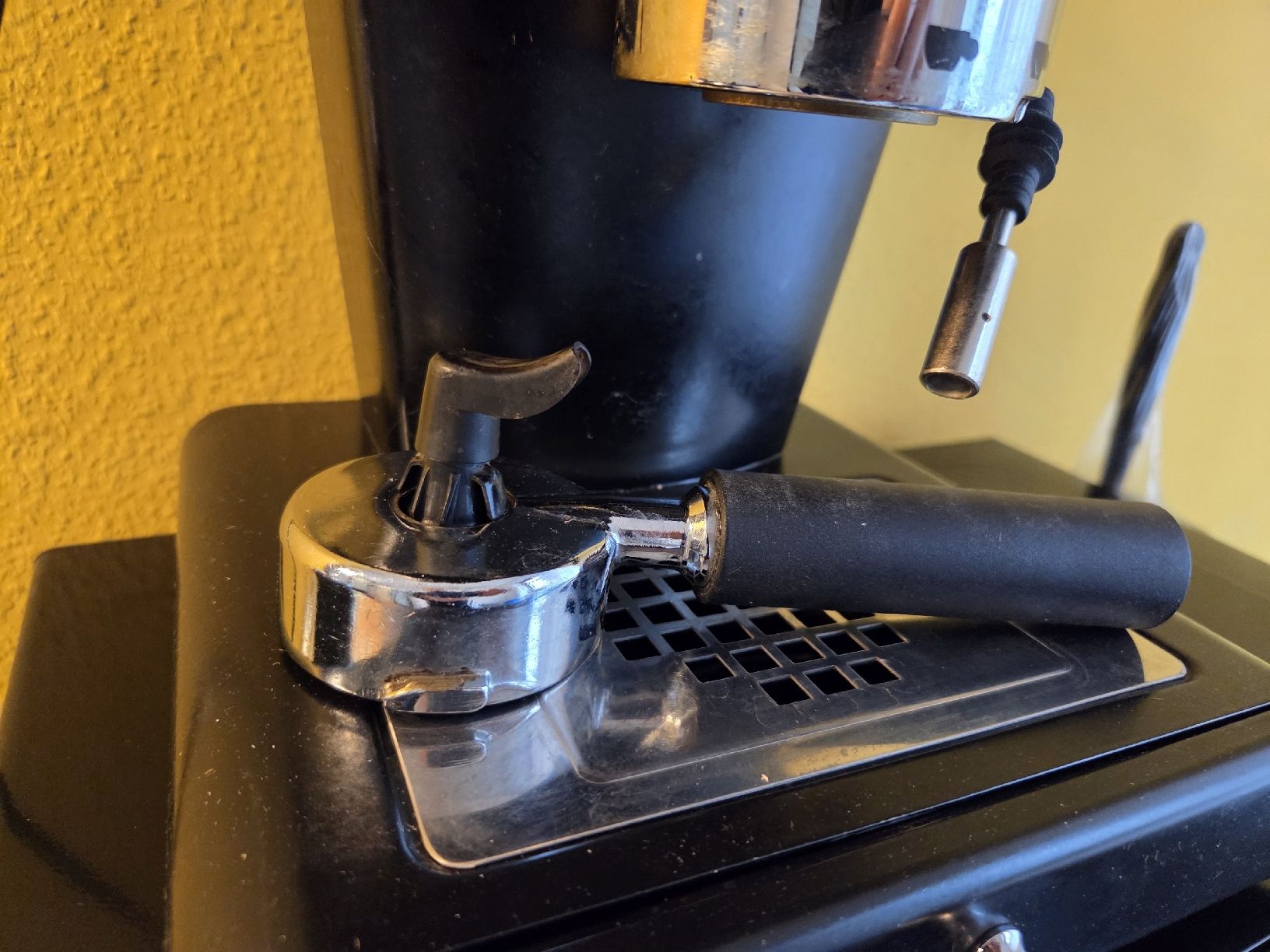 FrancisFrancis! Macchine per caffè & Macchine per espresso: Kaffeemaschine Francis & Francis Illy Amici – Difettoso da Basel venduto da NoZZaLA 3