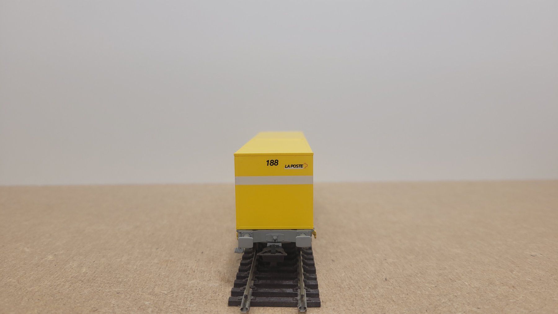 Piko Modelleisenbahnen: Spur H0 Piko "95650" 2achsige Schweizer Postwagen Güterwagen – Gebraucht aus Büsserach von ModellbahnDepot 4