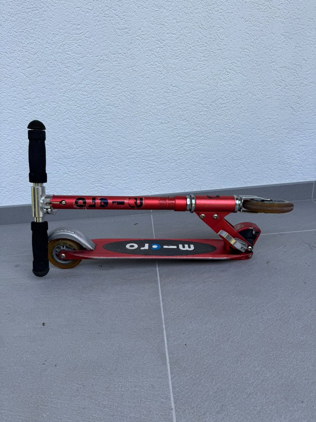 Micro Kickboard: Trottinette Micro pliable en rouge – Usato da St Legier La Chiesaz venduto da pgjudd 2
