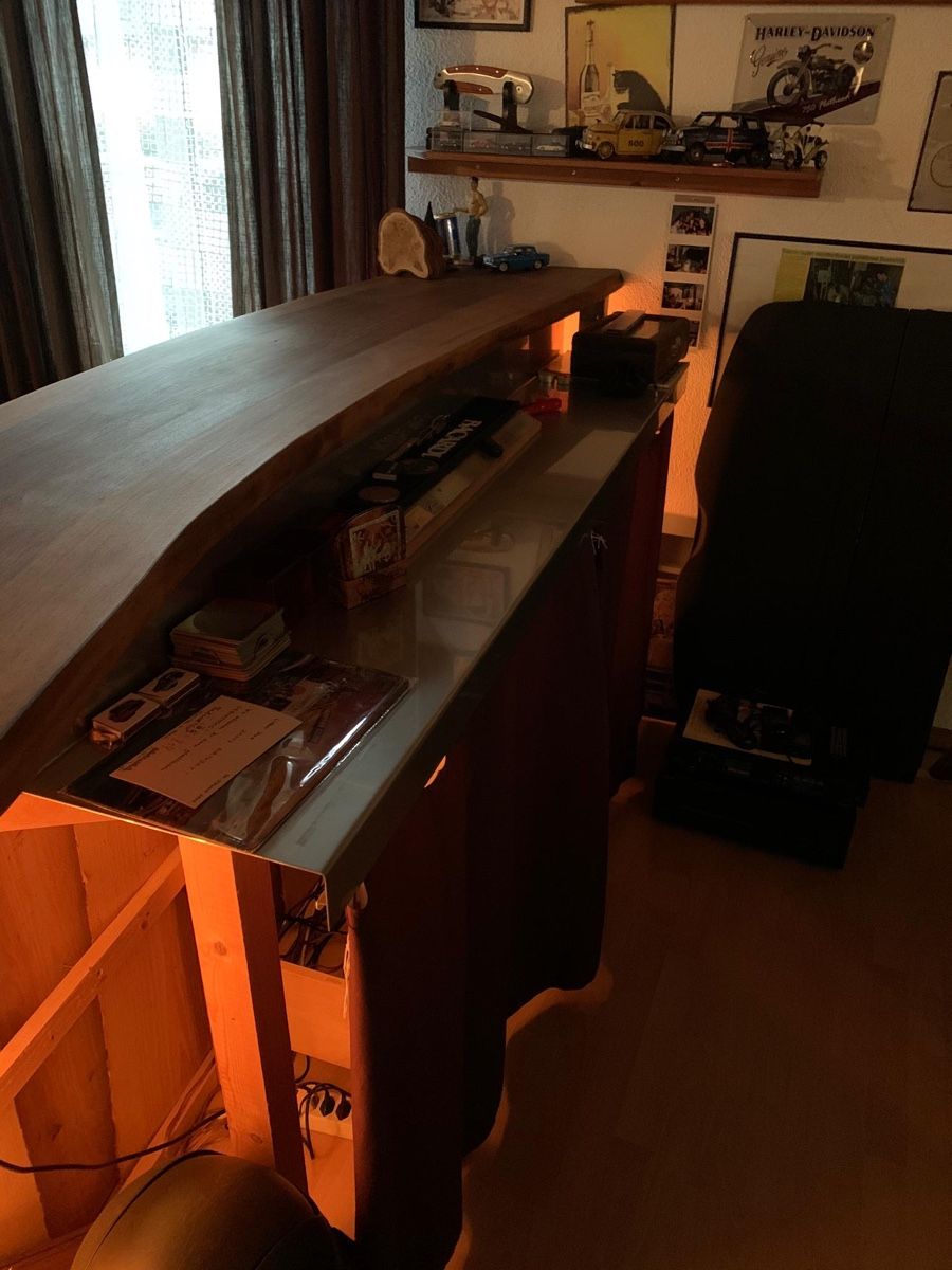 Equipement de magasin & Foires: Holzbar mit Deckplatte aus Nussbaumholz – D'occasion à Amriswil par Ka_Sc 6