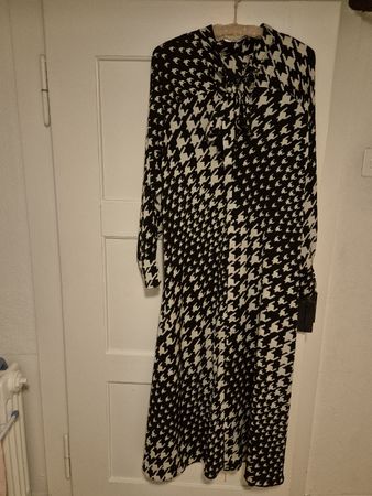 Kleid schwarz-grauweiss Grösse L mit Muster und Schleife