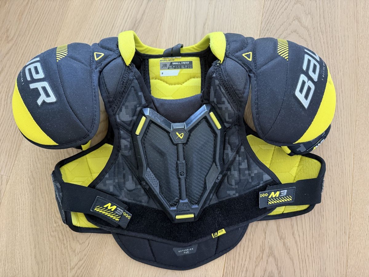 Bauer Schutz & Schoner: Bauer Supreme M3 Brustpanzer JR Gr. S  – Gebraucht aus Ennetbaden von Katiusia