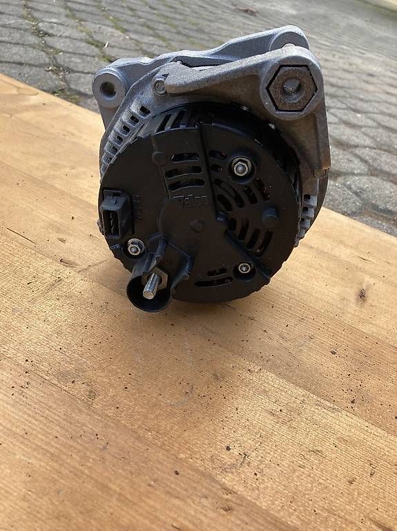 Tutti pezzi di ricambio auto: Bmw Alternator – Usato da Muri AG venduto da Aero96 3
