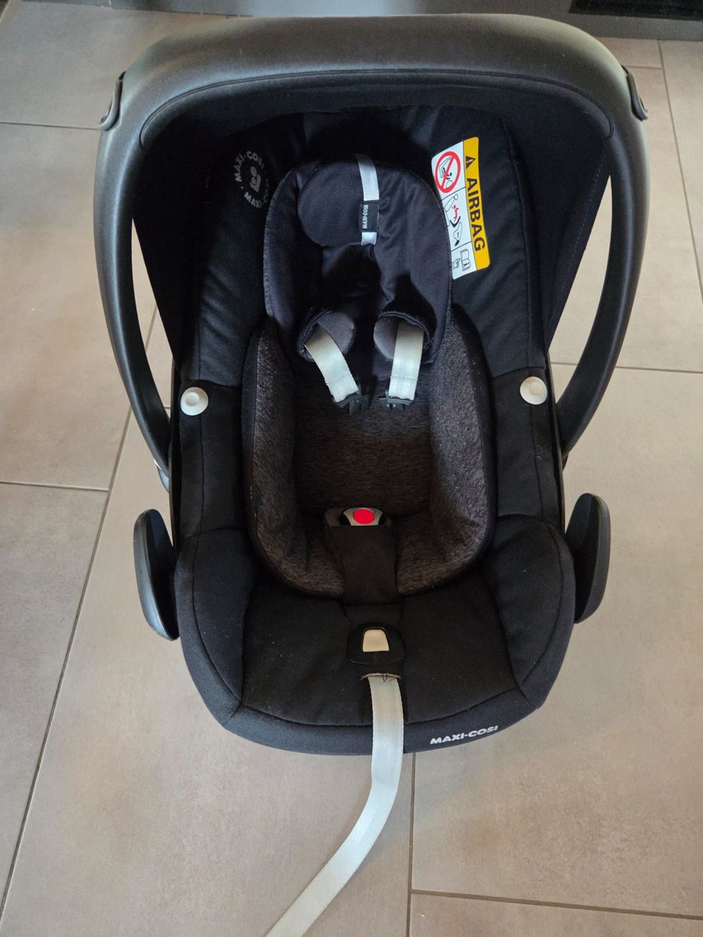 Maxi-Cosi Seggiolini per auto: Babyschale Maxi Cosi Pebble Pro – Usato da Rüti b. Riggisberg venduto da jalaru