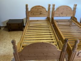 Arvenholz - Bett mit Lattenrost aus massivstem Holz