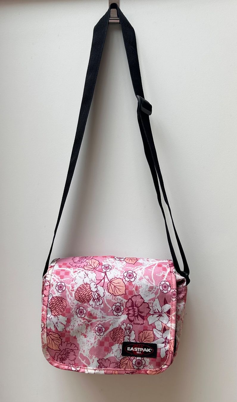 Eastpak Borse da donna: EASTPAK Tasche – Usato da Dättwil AG venduto da fio_d76l