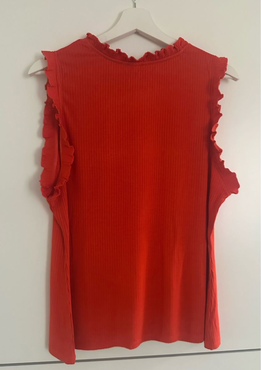 H&M T-shirt: T-SHIRT mit Rüschen. Gr. 42 – Nuovo (secondo la descrizione) da Flawil venduto da mar_9chb 2