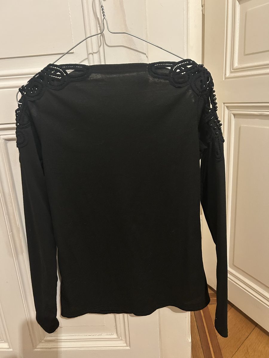 Top: Elegant Black Beaded Top - Size Small - Perfect for Fall – Usato da Lausanne venduto da dre_th8k 1