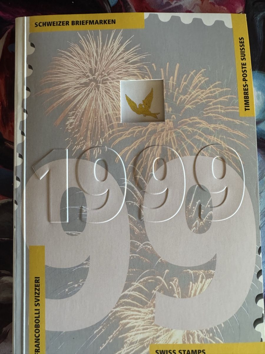 Tutti i francobolli: Schweizer Briefmarken Jahresbuch 1999 – Usato da Leutwil venduto da Jaxon_withXx