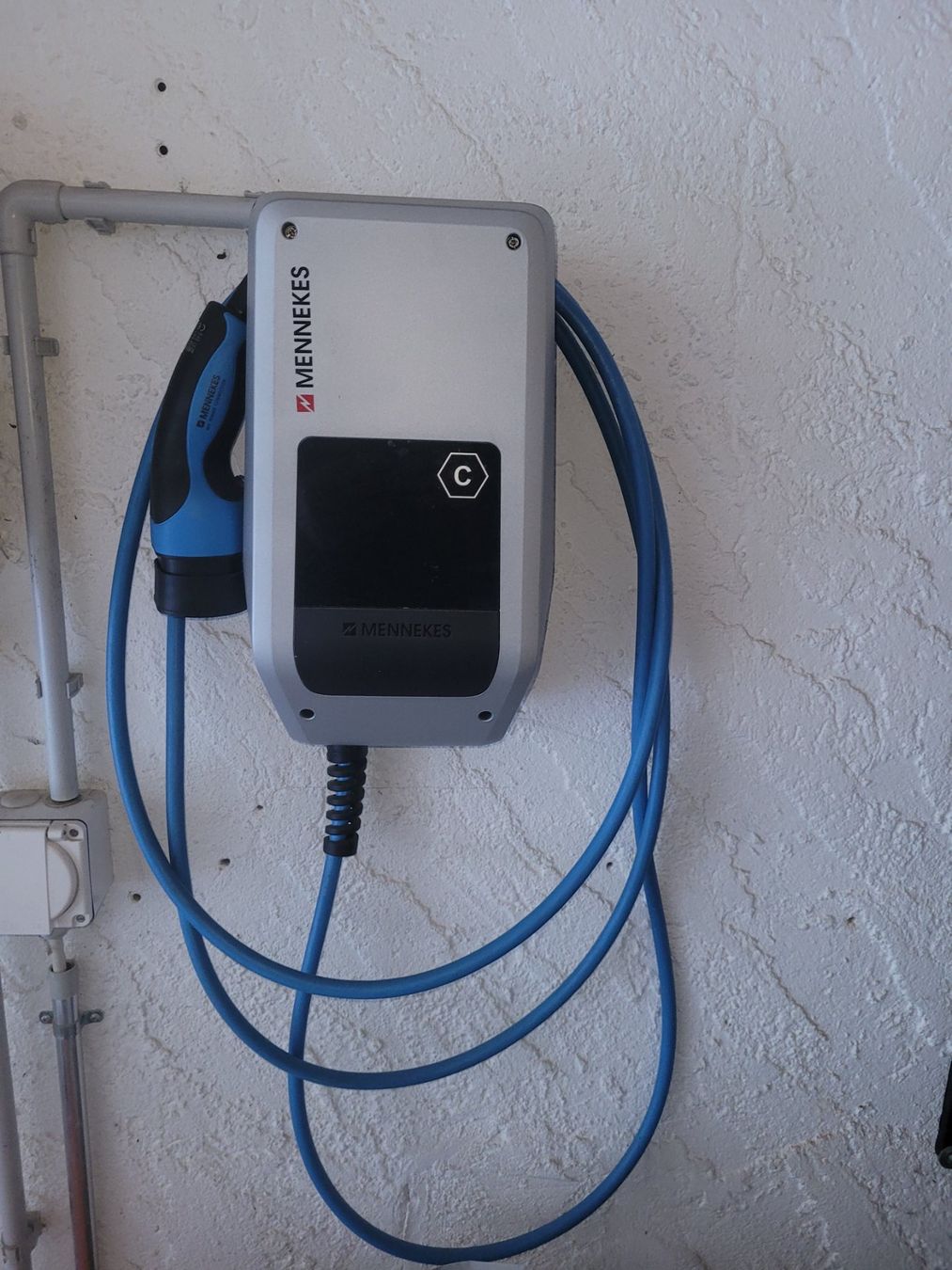 Mennekes Batterie-Ladegeräte: Borne de recharge voiture – Gebraucht aus Villarbeney von caline56