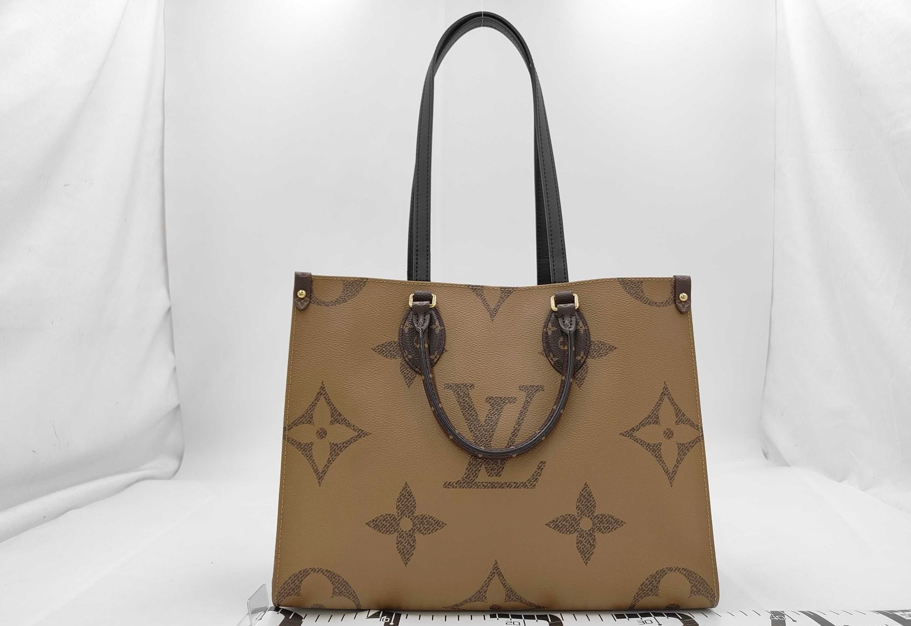 Louis Vuitton Taschen für Damen: Louis Vuitton OnTheGo MM Giant Monogram Reverse – Gebraucht aus St. Gallen von Love_Luxury 1