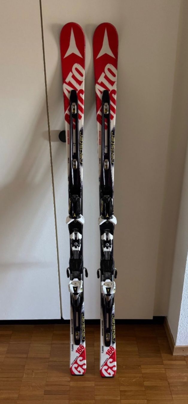 Atomic Sci: Skis Atomic Redster GS  166cm, fixations Atomic – Usato da Lausanne venduto da ann_n9r7