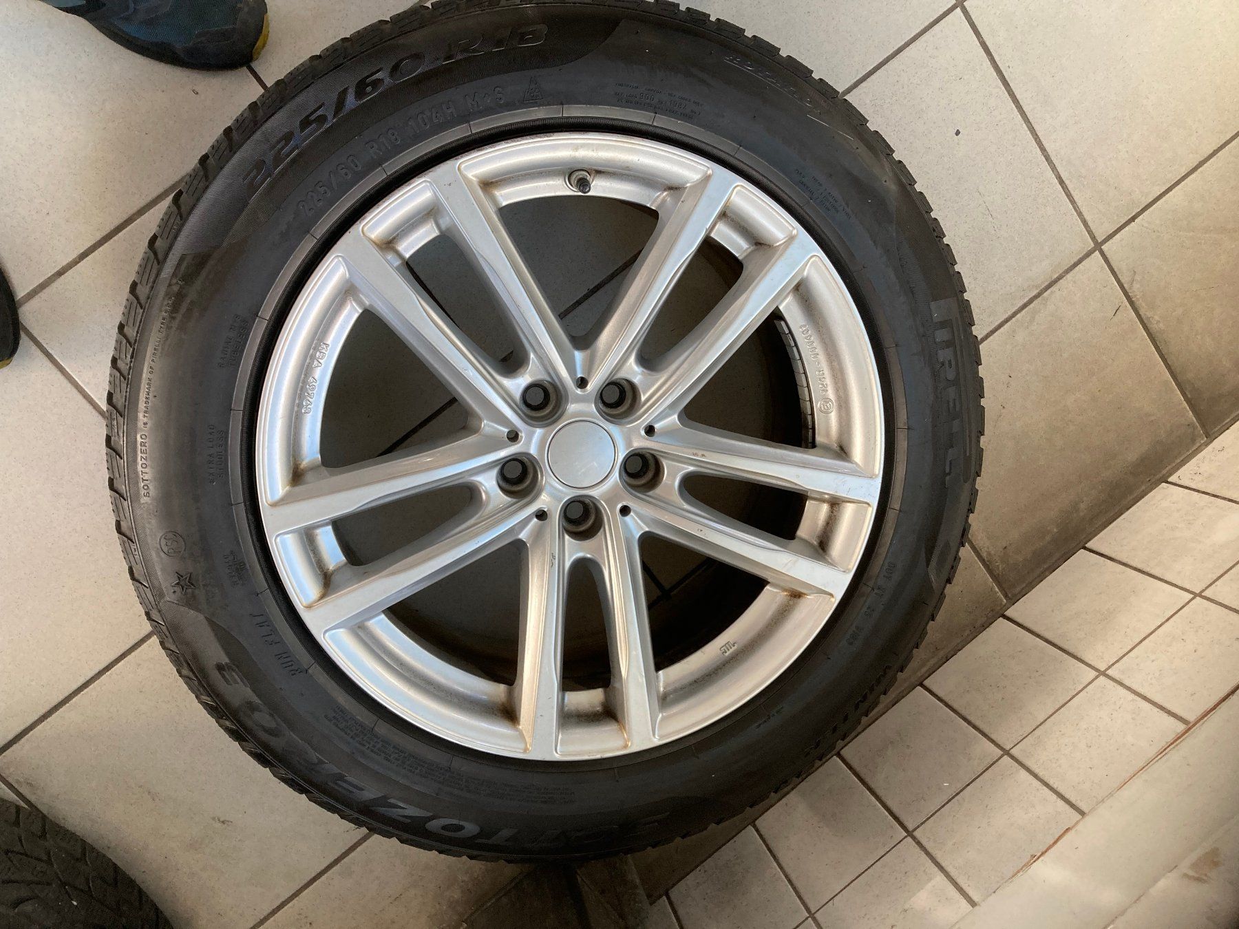 BMW Pneumatici & Ruote complete: BMW X3 Winterräder 225/60R18 – Usato da Cham venduto da WB2223