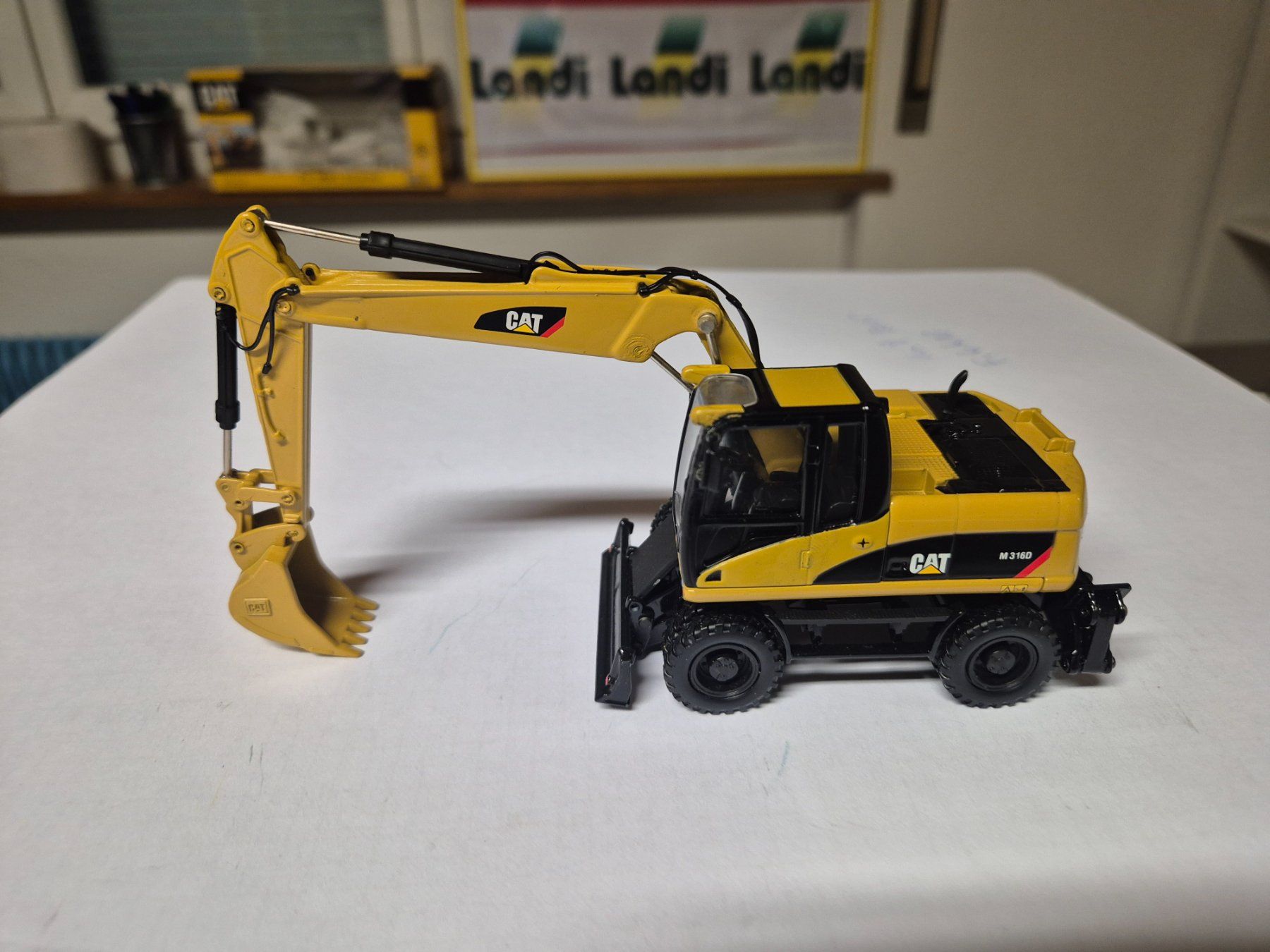 Caterpillar Kit di modellismo & Modellini statici: CATERPILLAR  M316 D – Usato da Moutier venduto da cat365