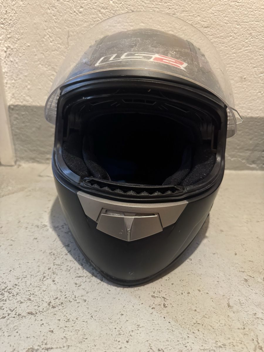 Caschi & visiere: Casque moto LS2 noir, taille S, norme ECE 22.05 – Usato da Horgen venduto da Clavin120823