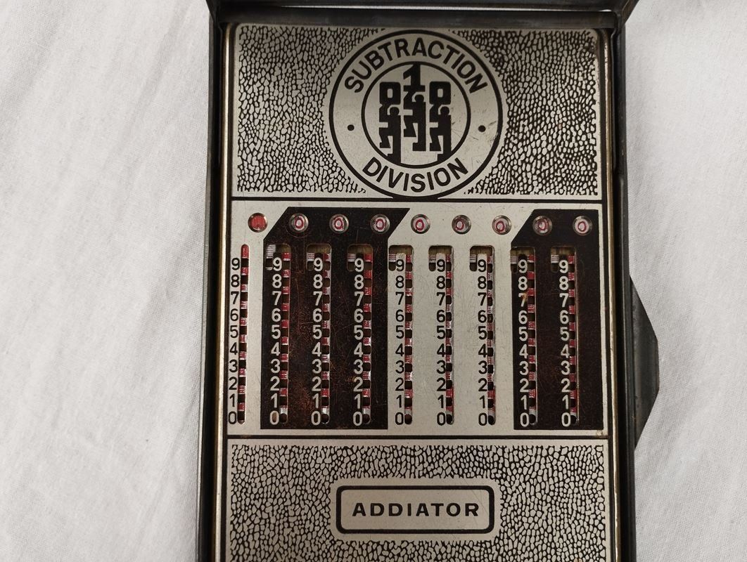Taschenrechner: ADDIATOR Antiker Taschenrechner – Gebraucht aus Schübelbach von Restwert_Schubelbach 8
