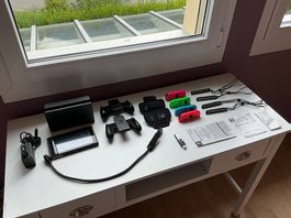 Nintendo Switch Bundle mit 4 Joy-Cons und viel Zubehör