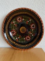 Grosse getöpferte Schale/Platte