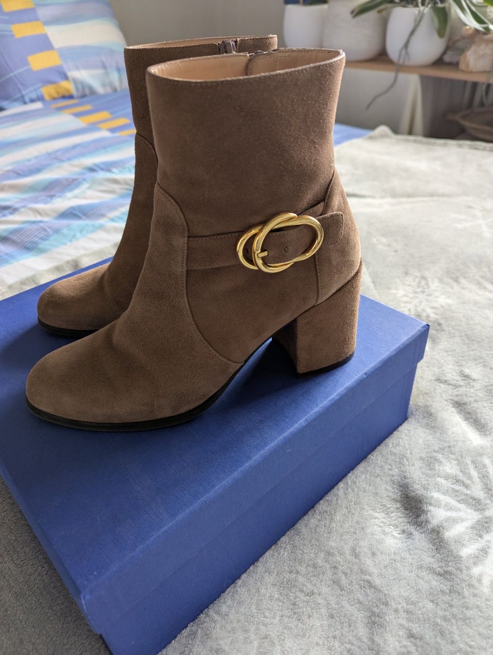 Stuart Weitzman Chaussures femmes: Stuart Weitzman Stiefeletten – D'occasion à Oberägeri par obr_f5w9 1