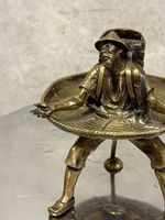 Figurentablett Messing Mann mit Korb auf den Beinen 14cm