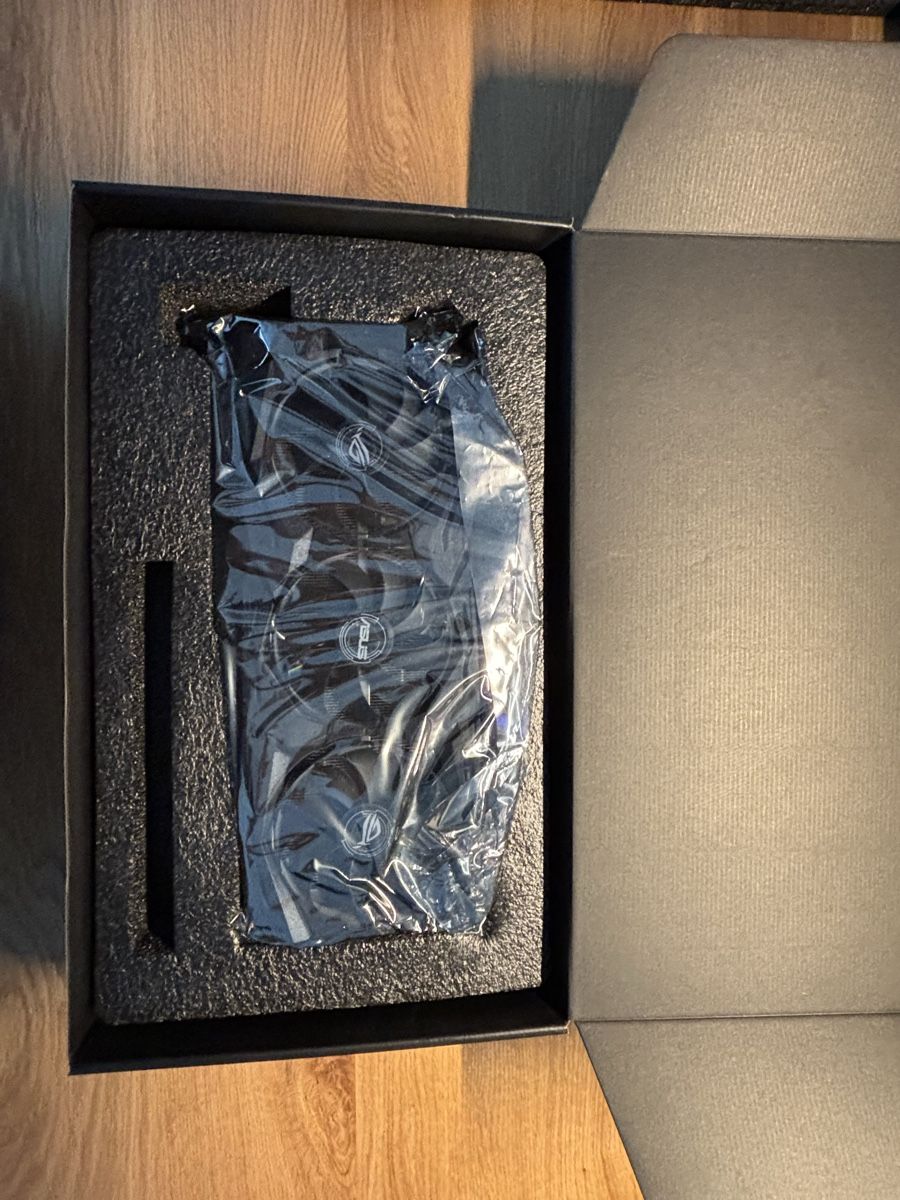 Asus Schede grafiche: Asus ROG Strix RTX 2080 Ti Grafikkarte – Usato da Zürich venduto da loo_6qrk 2