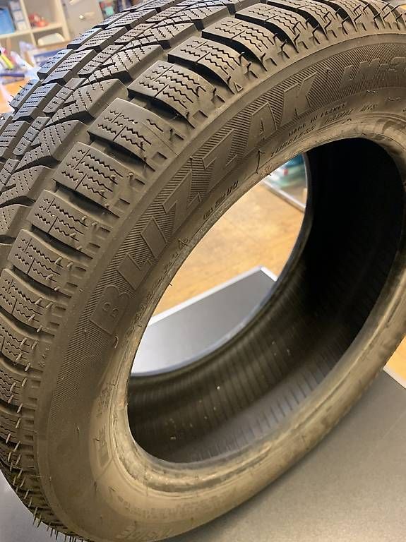 Altro in Scrittura & Disegno: Pneumatico invernale Bridgestone Blizzak – Usato da Bioggio venduto da Nautic-Land 2