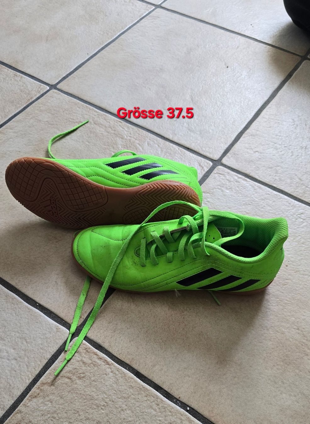 Adidas Scarpe per ragazzi: Hallenturnschuhe Grösse 37.5 – Usato da Oeschgen venduto da schnemo77