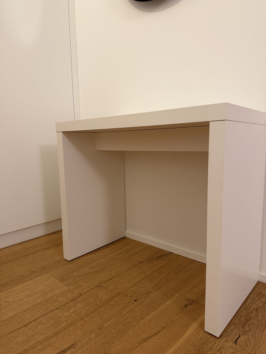 Scrivanie: White Console Table/Desk - Minimalist & Modern Design – Usato da Schwyz venduto da adbaar