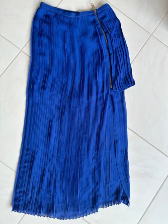 Eleganter Plissee-Rock in Royalblau