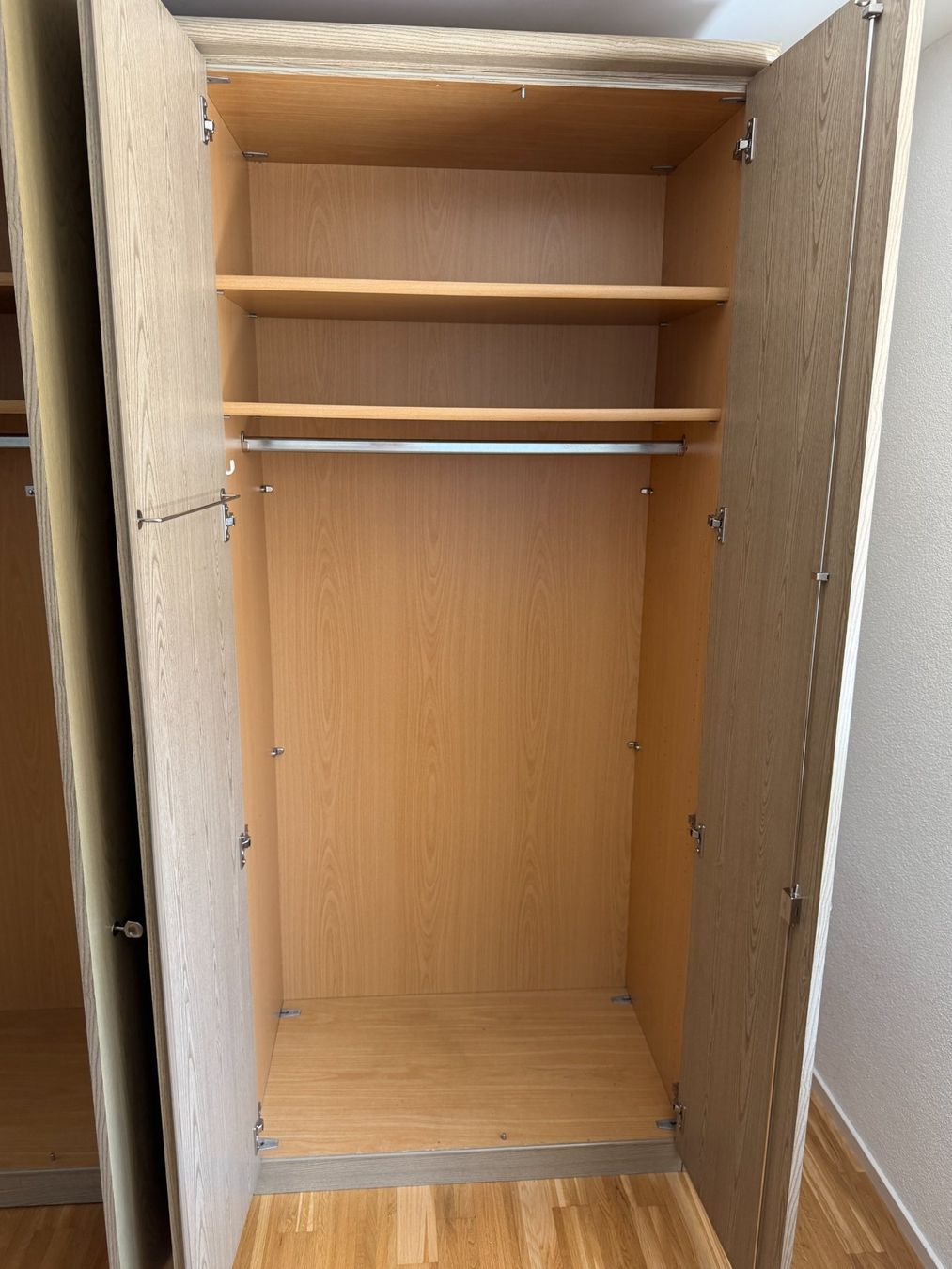 Schränke: Kleiderschrank – Gebraucht aus Kriens von Cinghiale26 4