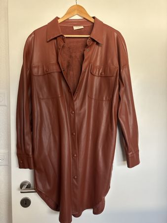 Chemise longue simili cuir marron taille S état neuf