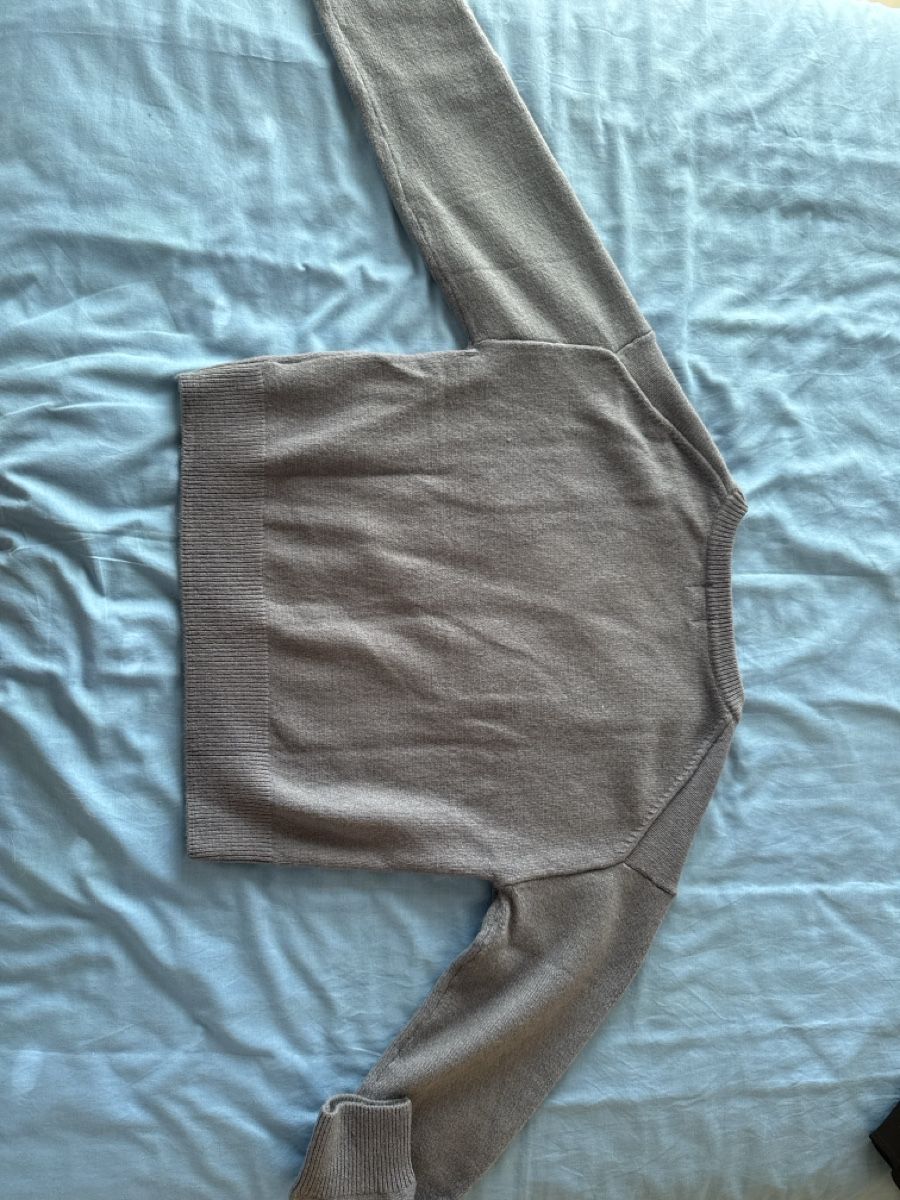 H&M Pullover & Sweatshirts: Pull H&M col V – Neu (gemäss Beschreibung) aus Reconvilier von cat_7vnz 2