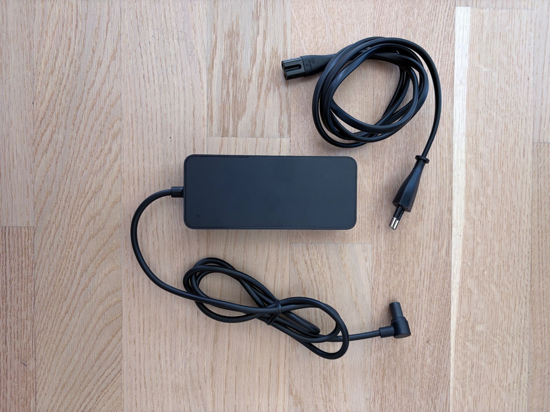 Xiaomi Caricabatterie: Original XIAOMI Ladegerät E-Scooter – Nuovo (secondo la descrizione) da Ostermundigen venduto da rex_88yp