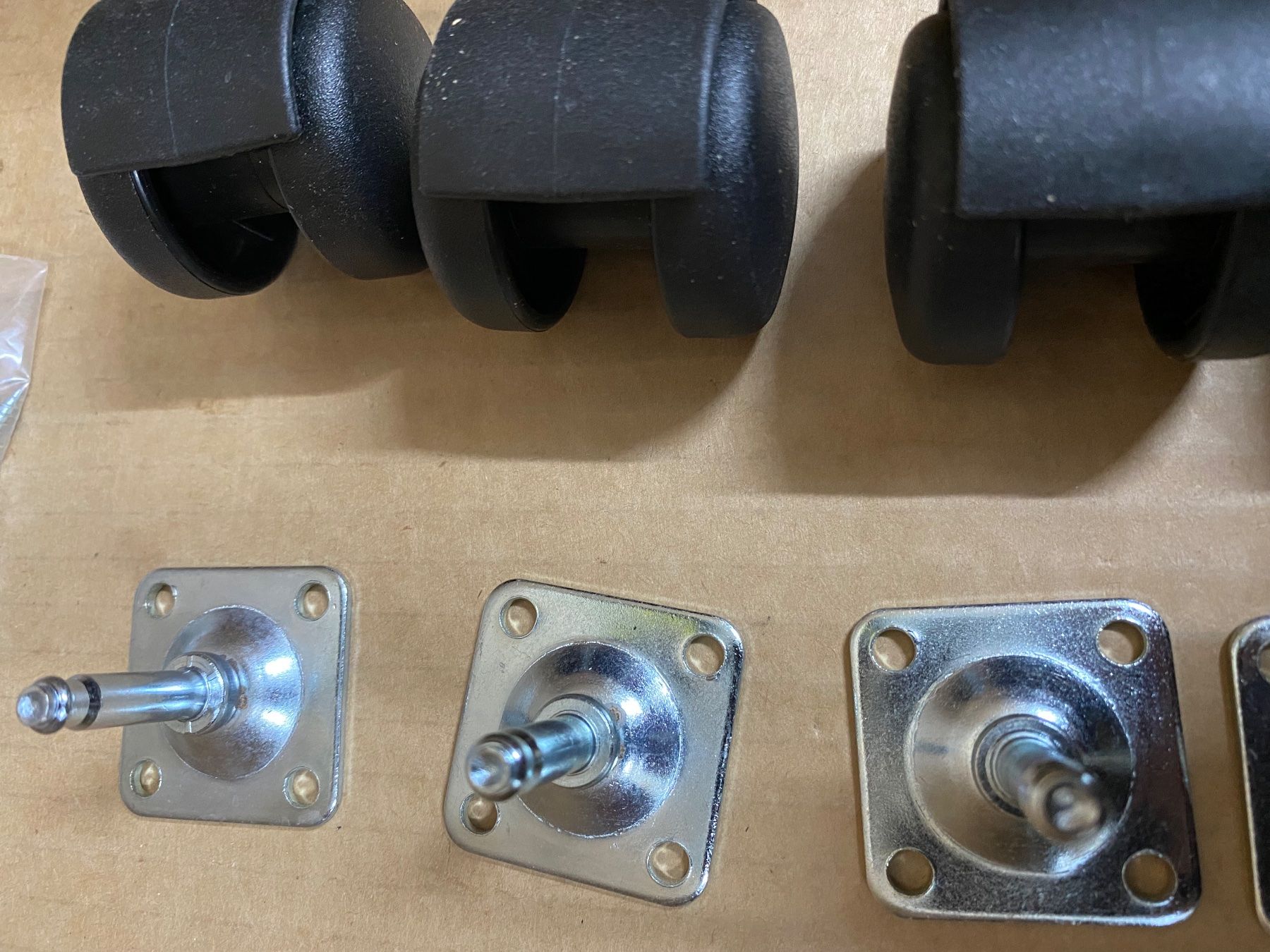 Altro per stoccaggio & trasporto: Plastikräder 4 Stk. – Nuovo (secondo la descrizione) da Eschlikon TG venduto da ArtRec 3