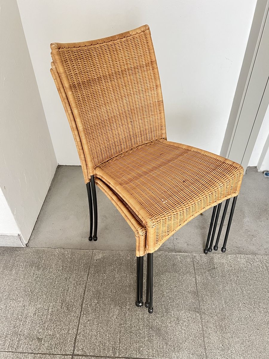Stühle: 4 Rattan chair with metal legs, stackable, good condition – Gebraucht aus Zürich von pol_jh6m