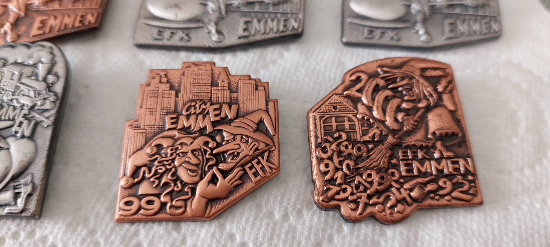 Placchette & Badge: Fasnachtsplaketten Emmen LU (21) – Nuovo (secondo la descrizione) da Rotkreuz venduto da JustForSale 7