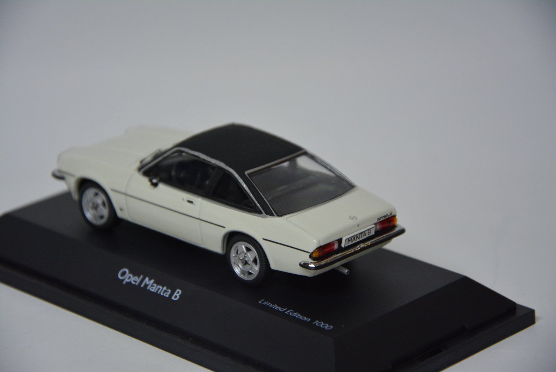 Opel Modellini d'auto: Opel Manta B ,  Schuco , 1:43 – Nuovo e nell'imballaggio originale da Goldach venduto da Feivel9 8