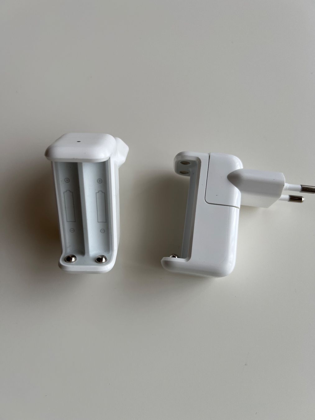 Apple Caricabatterie: 2 Apple Batterie Ladegerät – Usato da Chur venduto da van_hnc6 4
