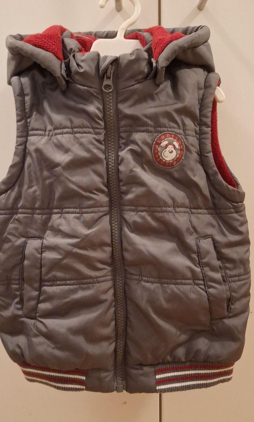Autres vêtements garçon: Weste mit Kapuze, Grösse 98 – D'occasion à Hausen am Albis par cheeeck