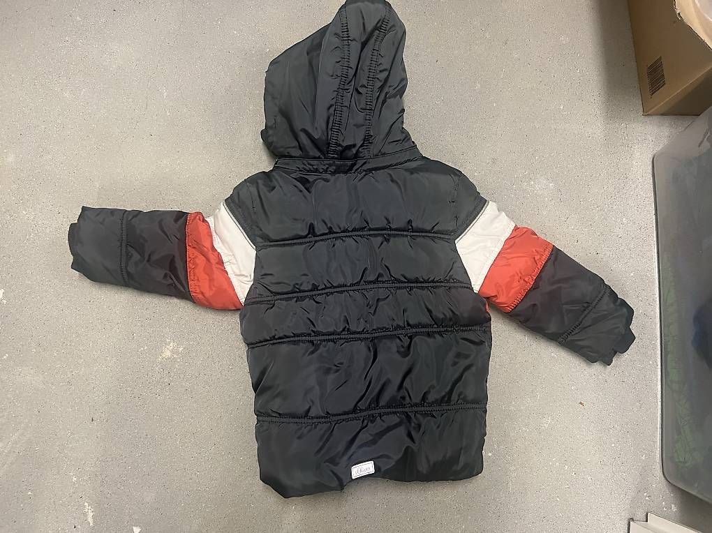 S.Oliver Giacche & Cappotti: s.Oliver Winterjacke Grösse 98 – Usato da Bellach venduto da Fschoenbaechler 2