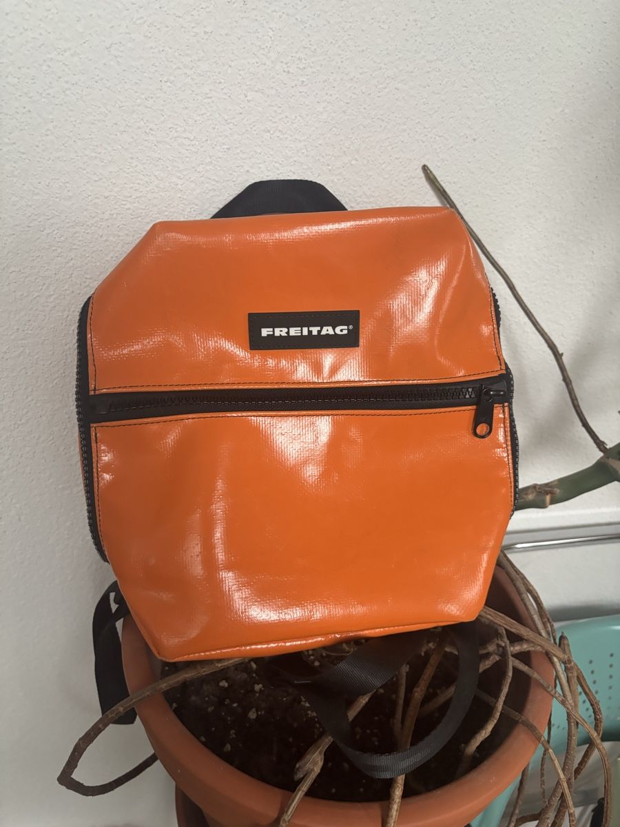 Freitag Zaini: FREITAG F44 Walter Mini Rucksack Orange – Usato da St.Gallen venduto da ann_c659