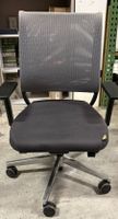 Sedia da ufficio ergonomica, usata ma ancora comoda!